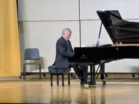 William Wolfram in concert.JPG